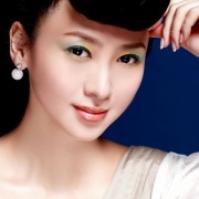 翁虹的美，在挡不住的风情里一览无余
