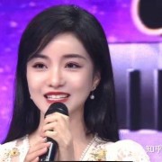 易铭亮相央视《全球中文音乐榜上榜》，献唱《为你而来》饱含深情