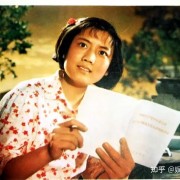 记得电影《春苗》《海霞》插曲演唱者陆青霜吗？如今90岁低调为人