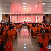 超特别！高校为毕业生制作“青春纪念册”，在毕业典礼当天设专场招聘会