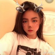 乳名同样是叫小苹果的星二代，一个是主持女儿，一个是歌手女儿