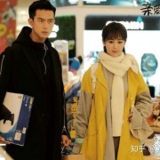 《亲爱的，热爱的》里面佟年和蓝莓一起在录音棚唱的歌叫什么名字？