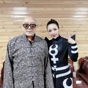 歌手胡艾莲出席华语歌手明阳“最亲的人”感恩家乡演唱会