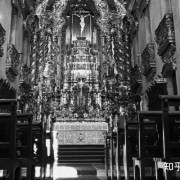 《娜娜》：金色维纳斯