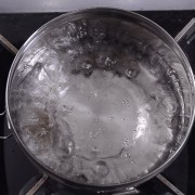 我们听着欢乐颂的《咖喱咖喱》，评测完了35种咖喱