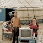 102户中国家庭晒出全部家当，震动BBC：原来这才是真正的中国