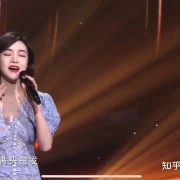 易铭亮相央视《全球中文音乐榜上榜》，献唱《为你而来》饱含深情