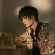 王一博《我的时代和我2》中受伤实力偶像努力的样子认真对待舞台