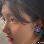 近日黄磊老婆孙莉带9岁二女儿多妹烫发引起了一阵网友的抨击：小女孩要烫发做什么……